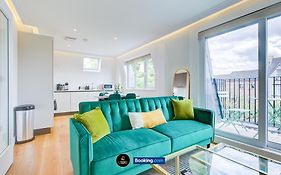 Stylish 2 Bedroom Flat By Ls2G Short Lets & Serviced Accommodation Greater London With Balcony And Easy Central Access